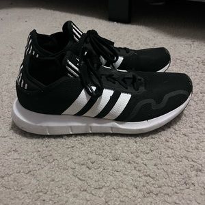 Adidas original swift run sneakers men’s sz 9
